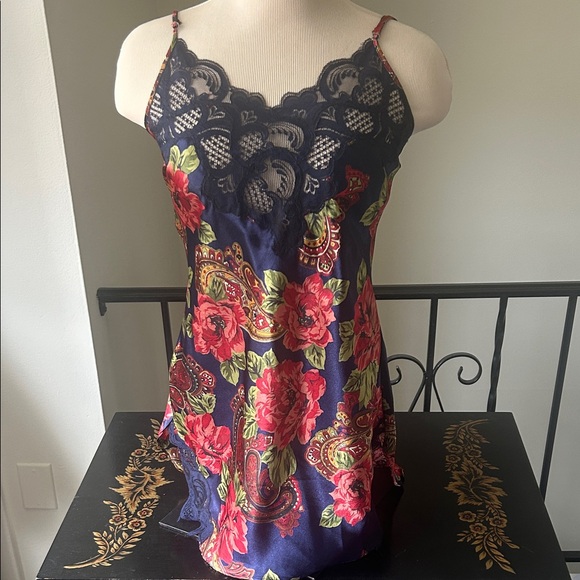 Vintage 80s Gold label Victoria Secret sheer floral slip dress - Picture 1 of 11